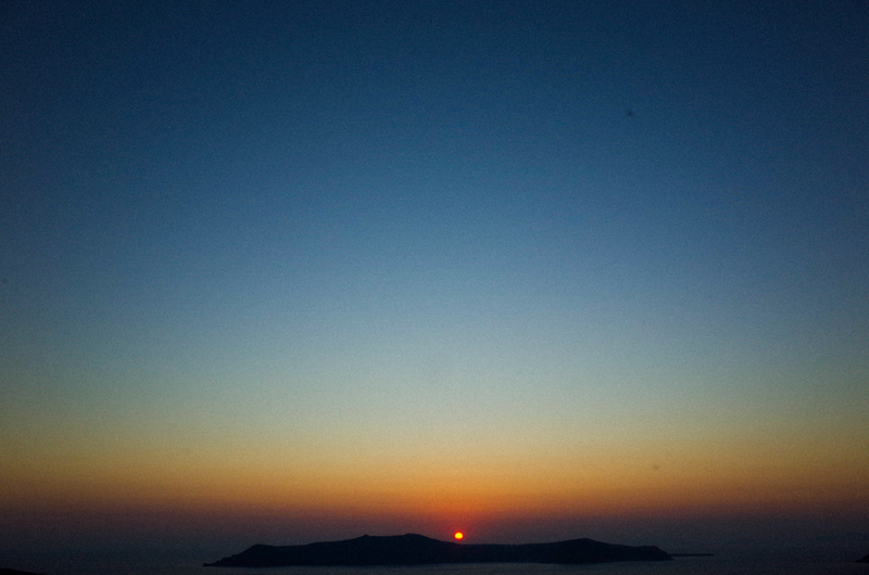 Illustration for article titled GREECE : 40 HOURS IN SANTORINI